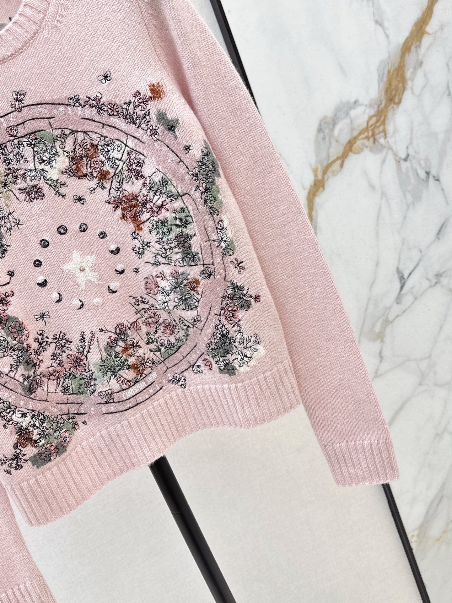 Di 25 Floral embroidered cashmere sweater