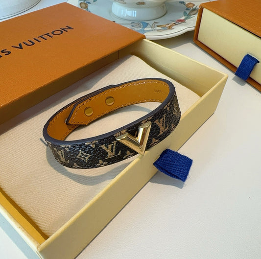 L 25 Vintage leather rope bracelet