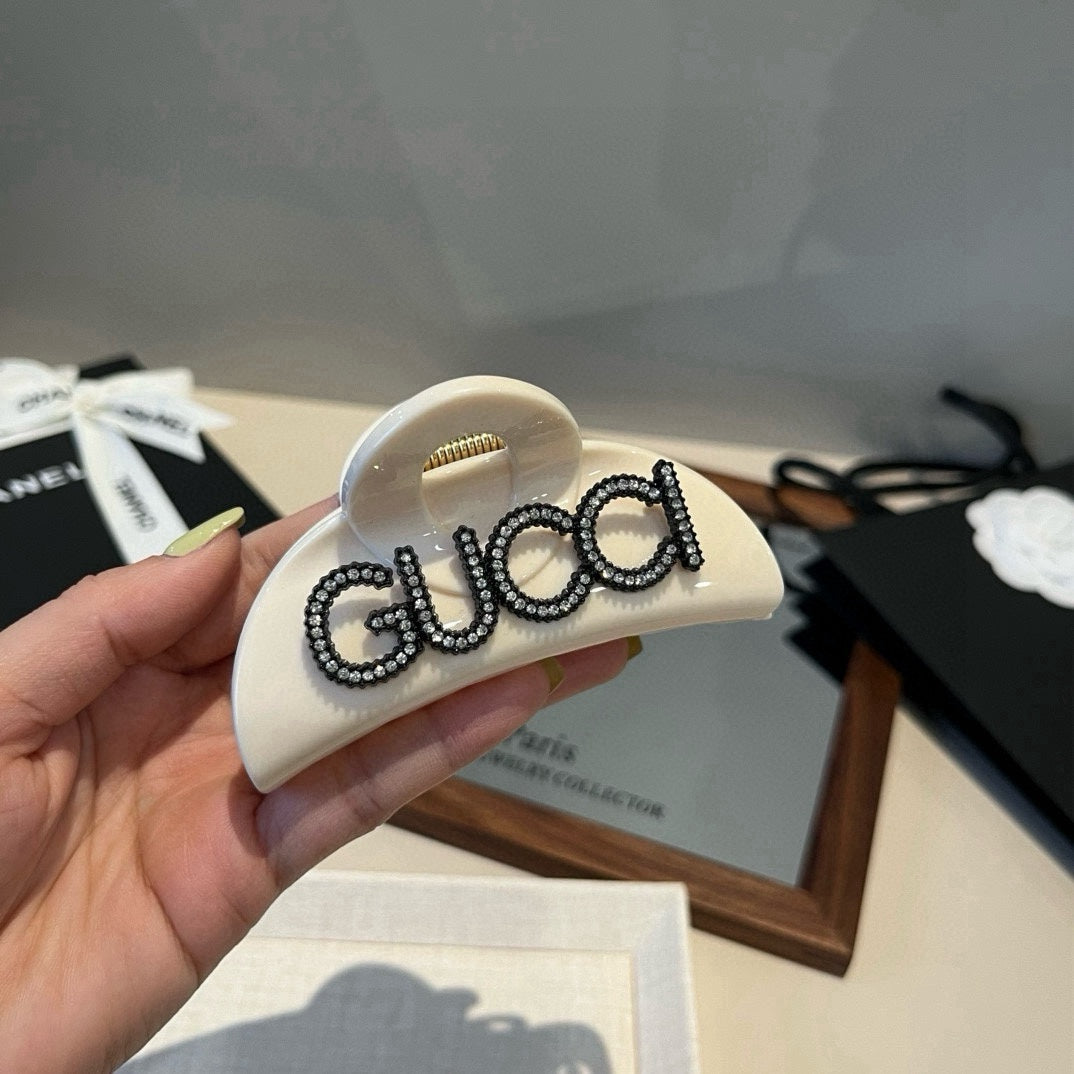 Gu 25 Diamond logo hair clip