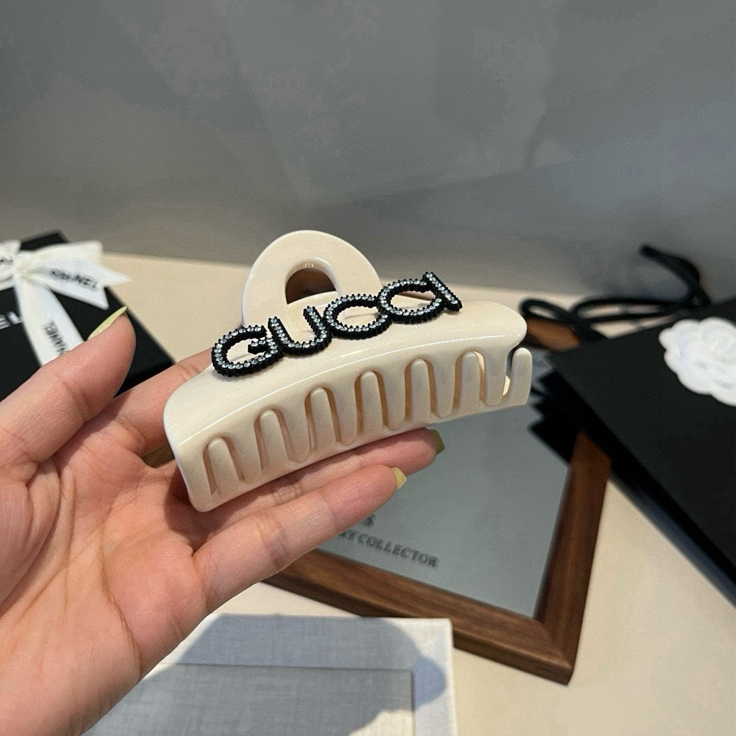 Gu 25 Diamond logo hair clip