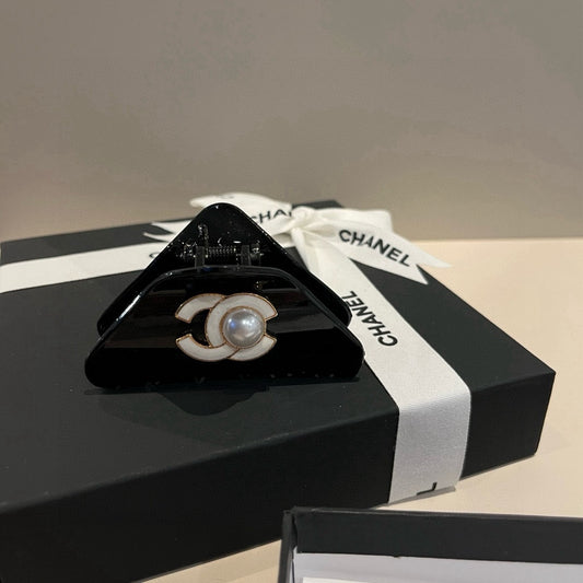 C 25 Pearl logo hair clip