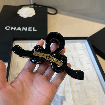 C 25 shark hair clip