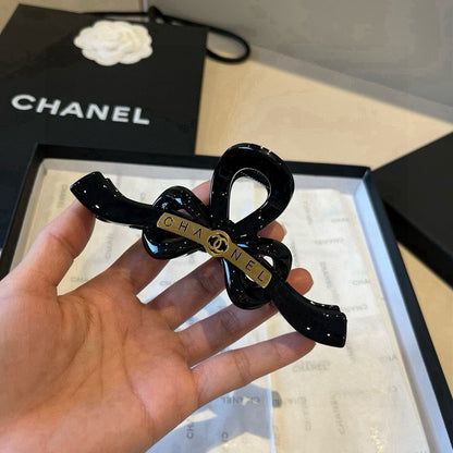 C 25 shark hair clip