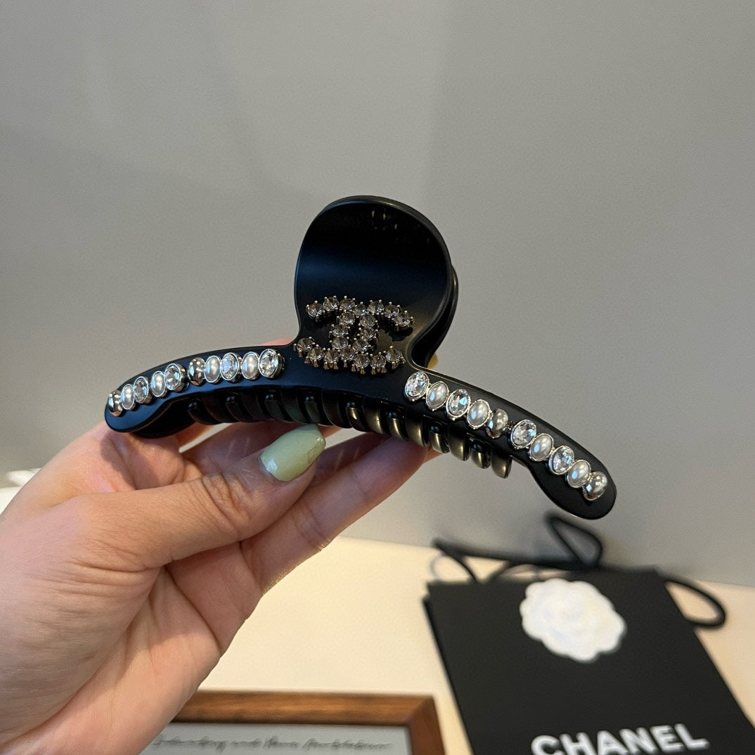 C 25 Pearl-decorated hairpin