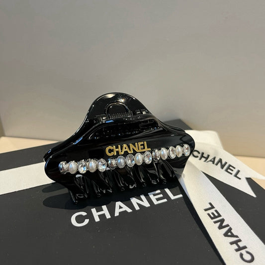 C 25 Pearl-decorated hairpin