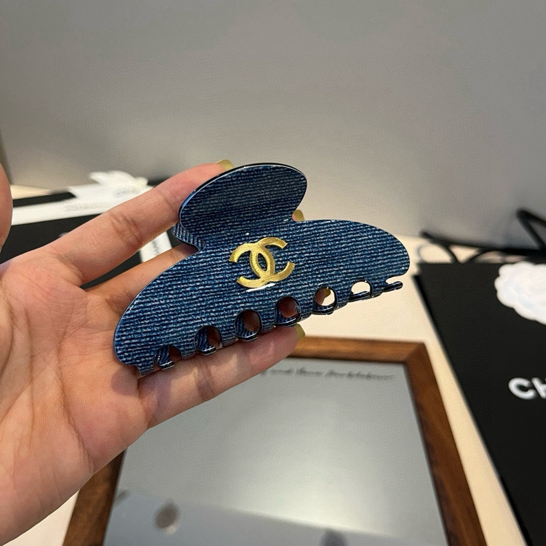 C 25 Blue hairpin