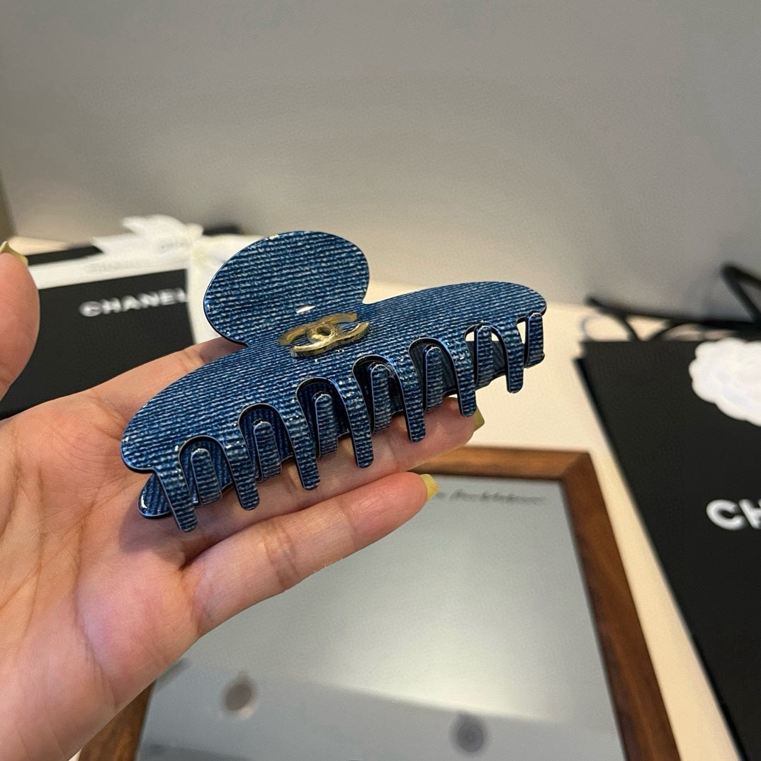 C 25 Blue hairpin