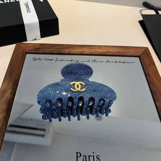 C 25 Blue hairpin