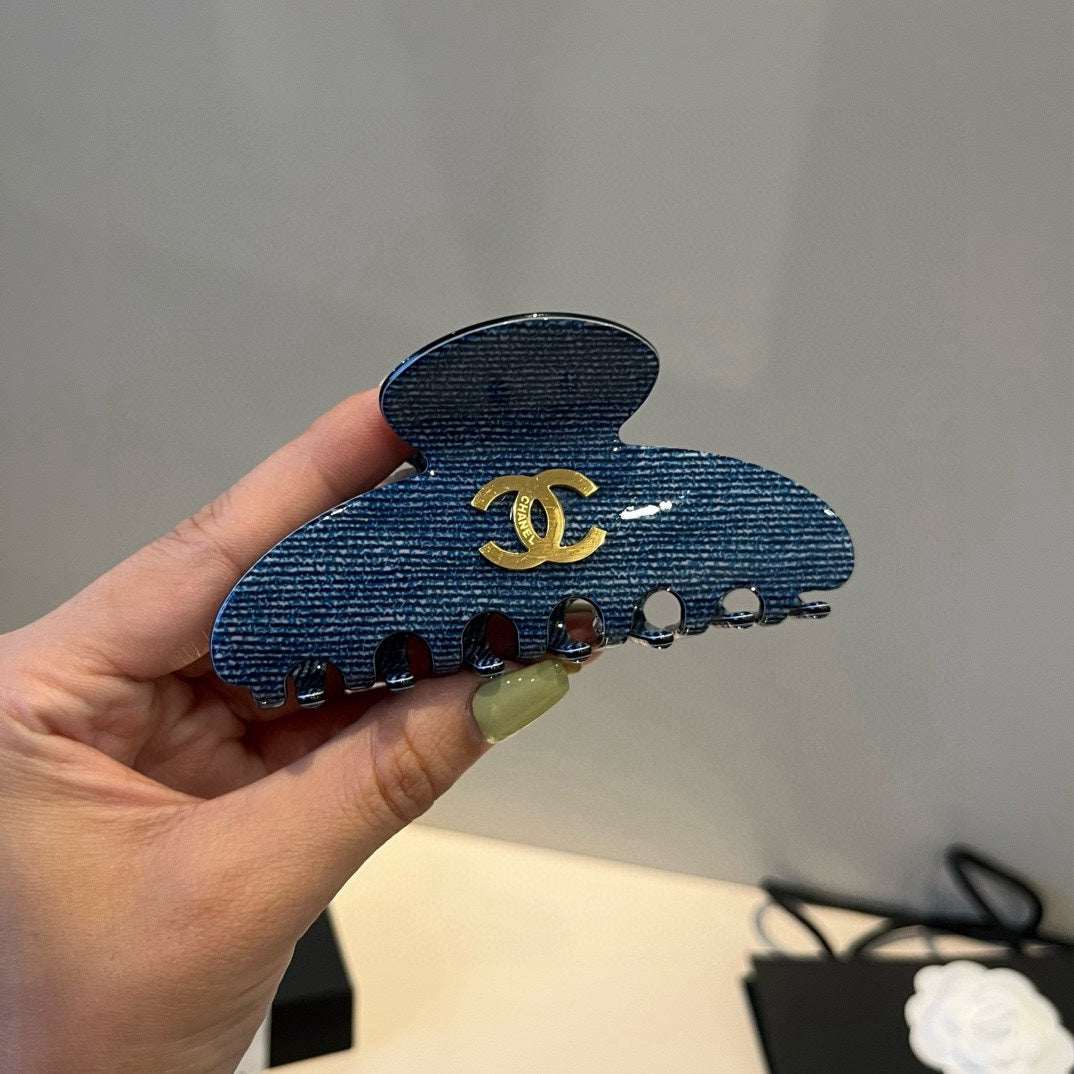 C 25 Blue hairpin