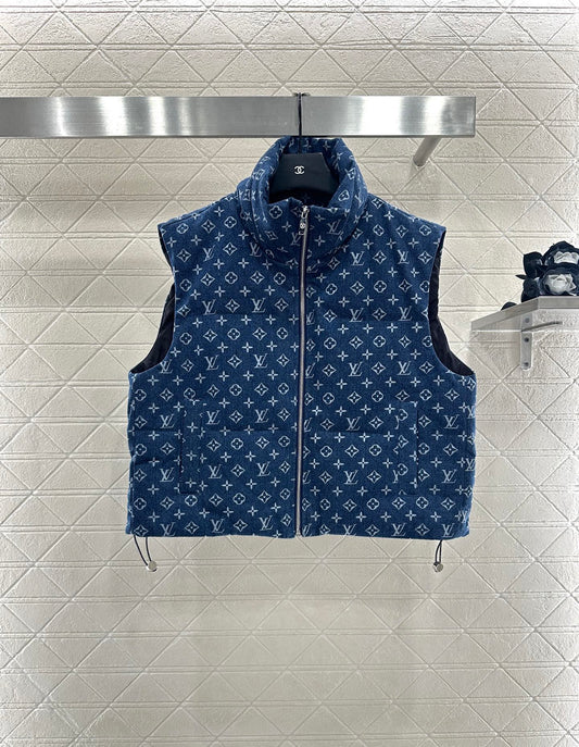 L 25 Stand collar button denim down vest