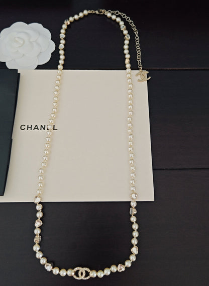 C 25 Light gold, white diamond, heart-shaped pearl waist necklace