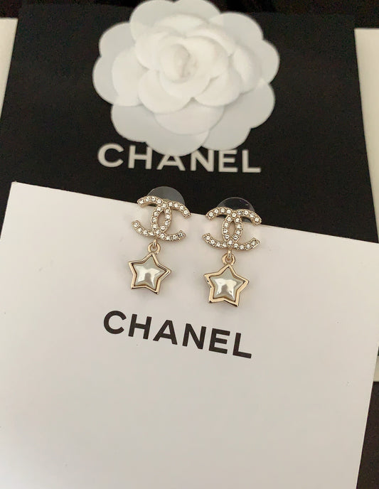 C 25 White Pearl Five-pointed Star Earrings