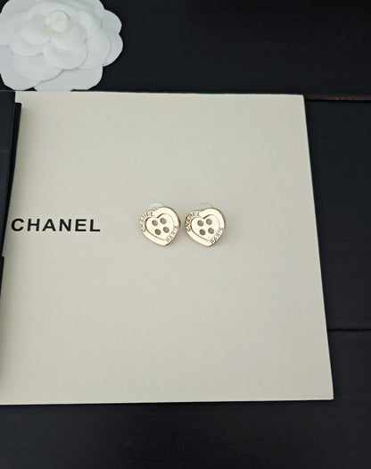 C 25 Heart button earrings