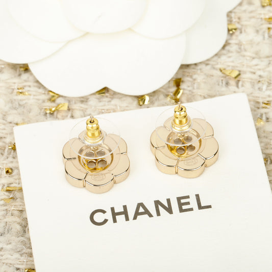 C 25 Button Flower Earrings