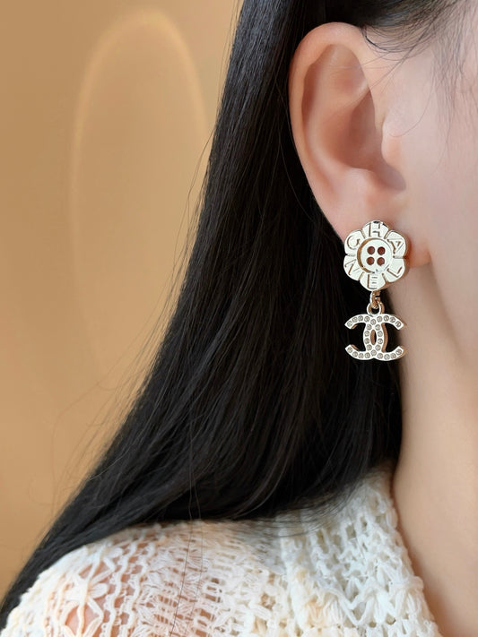 C 25 Button flower + logo earrings