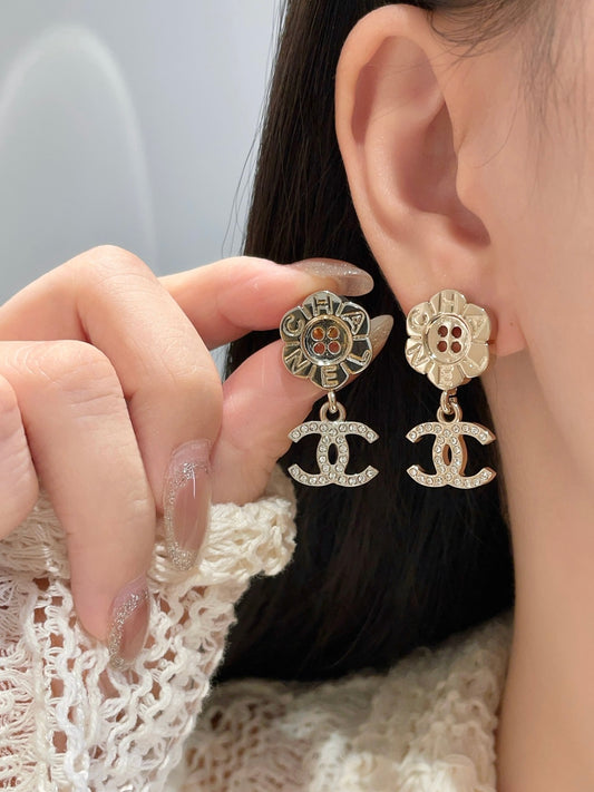 C 25 Button flower + logo earrings