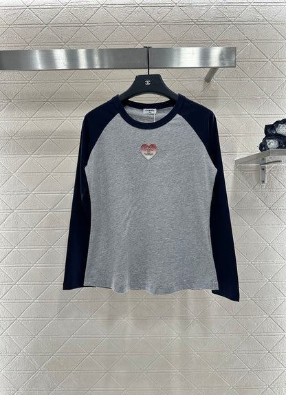 C 25 Crew neck, sequined logo, long sleeves