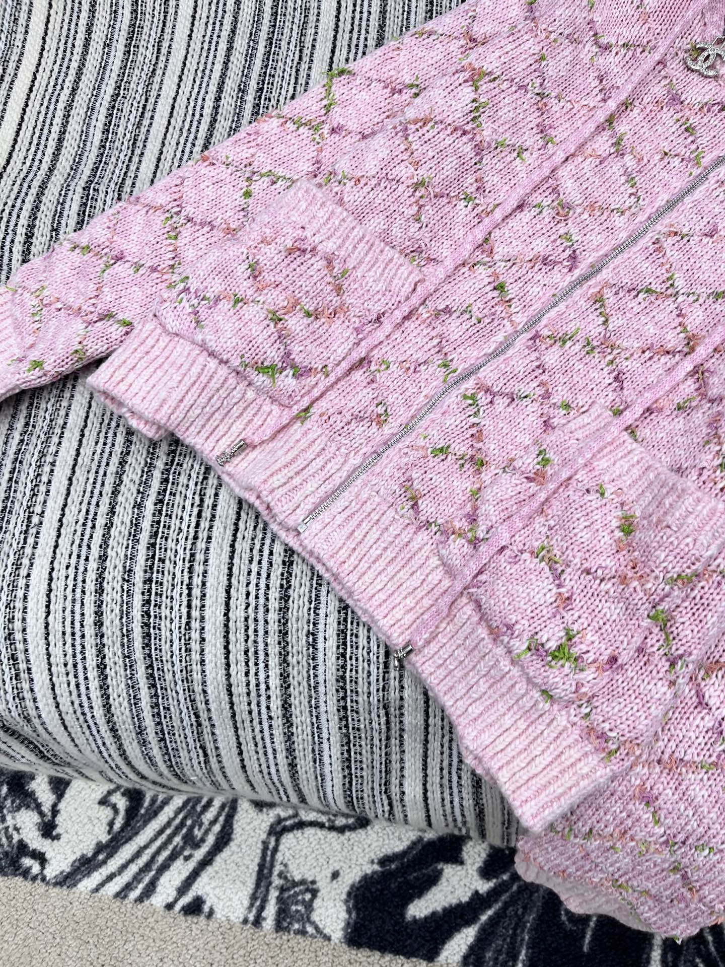 C 25 Vintage  Cashmere hooded cardigan