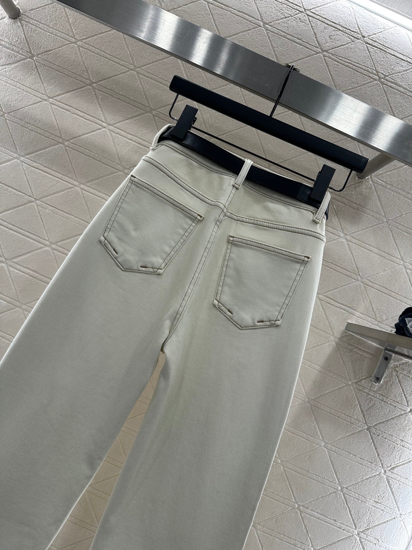 He 25 Straight-leg belted fleece jeans