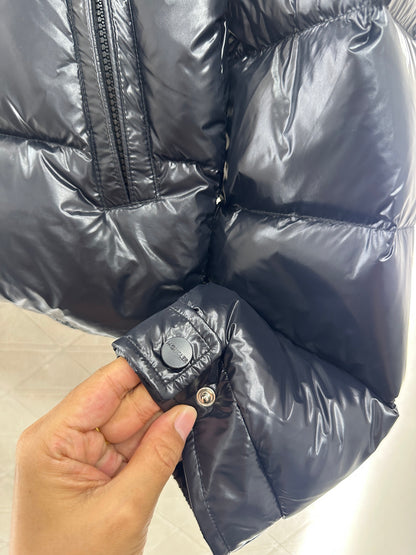 Mon 25  Rectangular embossed stand collar down jacket