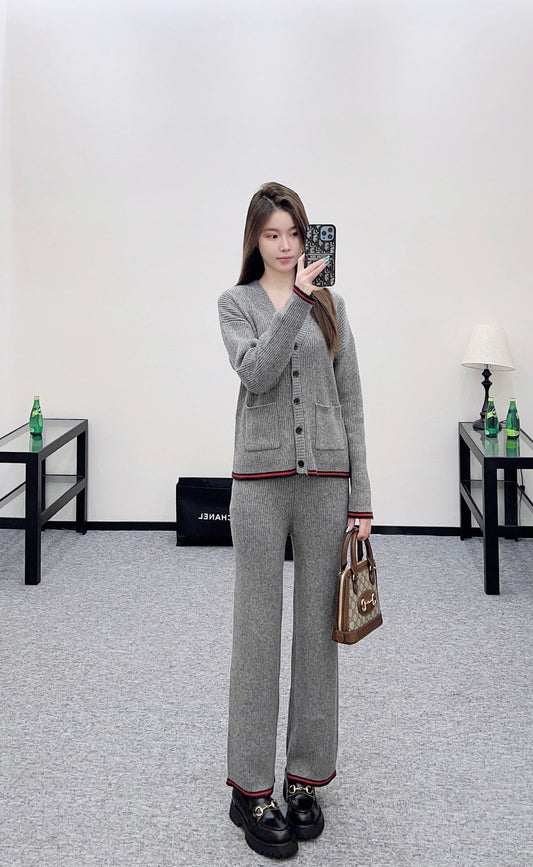 Gu 25 Knitted wool cardigan and trousers set