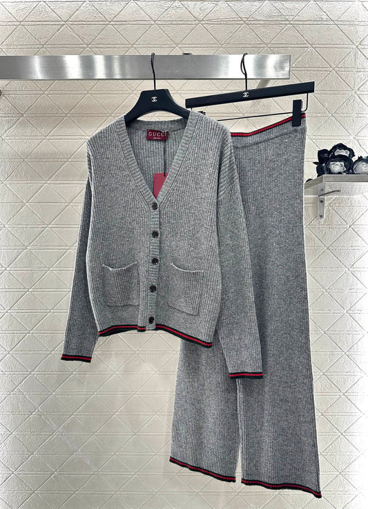 Gu 25 Knitted wool cardigan and trousers set