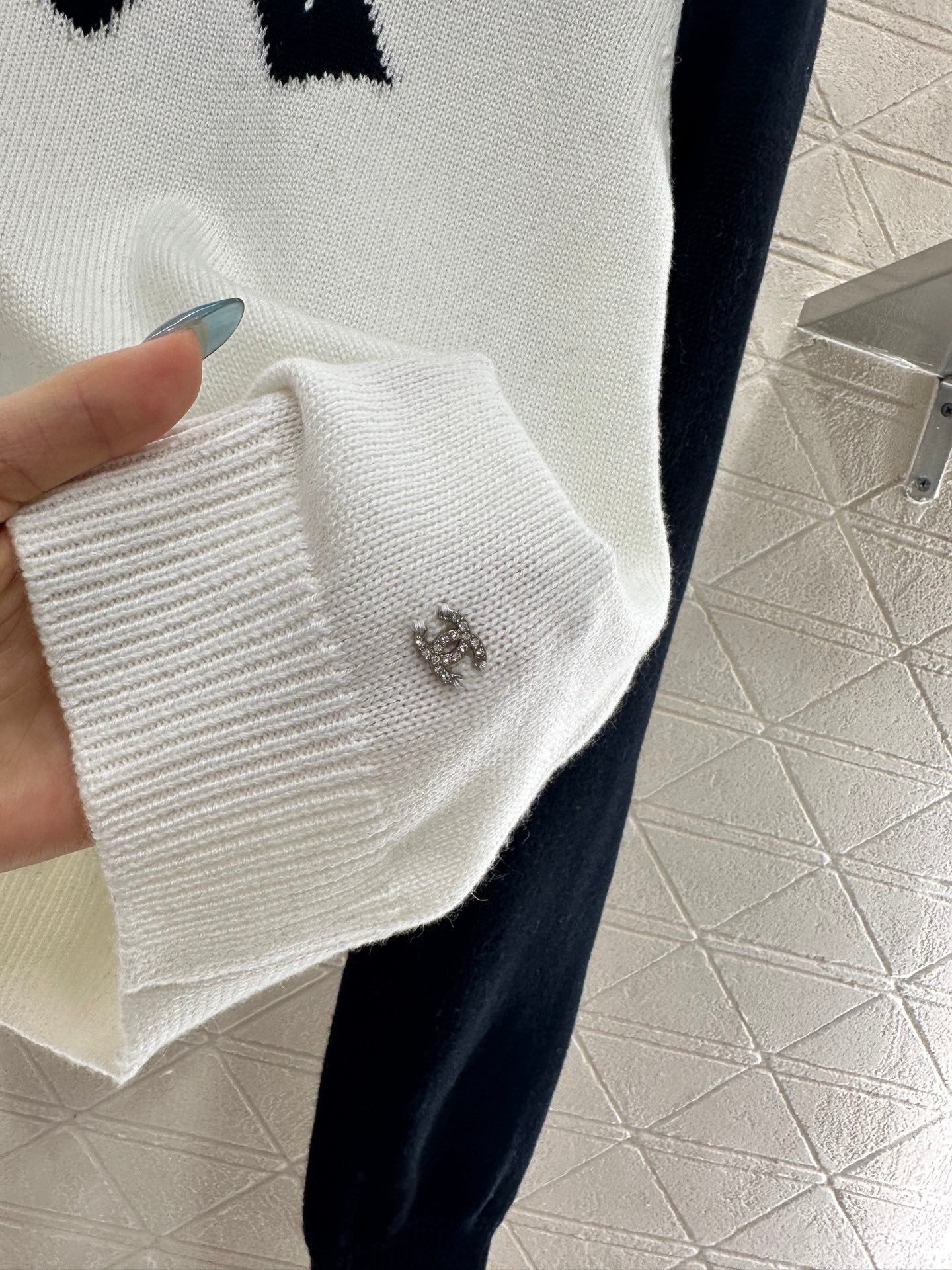 C 25 Bow logo knitted wool long sleeves
