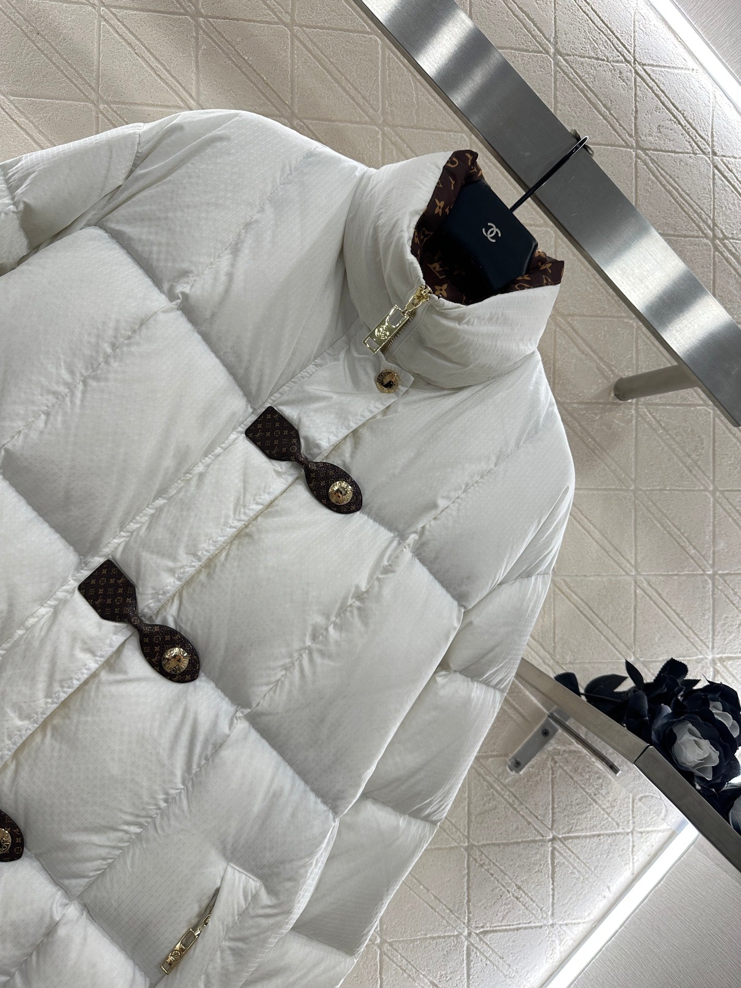 L 25 Stand collar leather button mid-length down jacket(WHITE/BLACK)