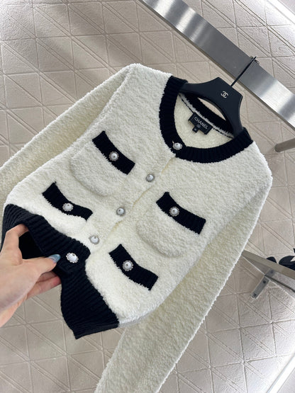 C 25 Knitted wool cardigan