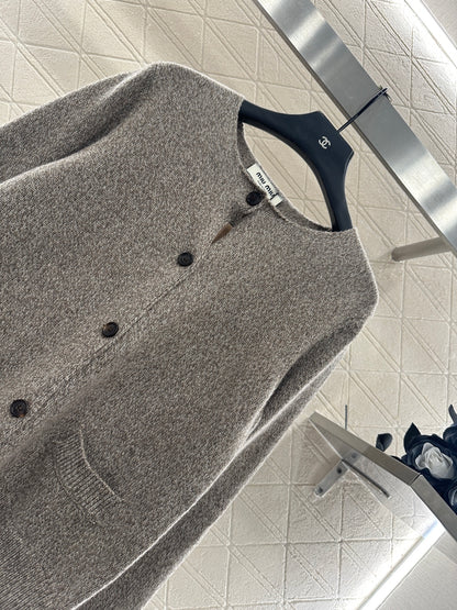 Mi 25 Knitted wool cardigan