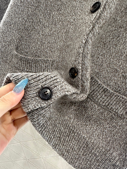Mi 25 Knitted wool cardigan
