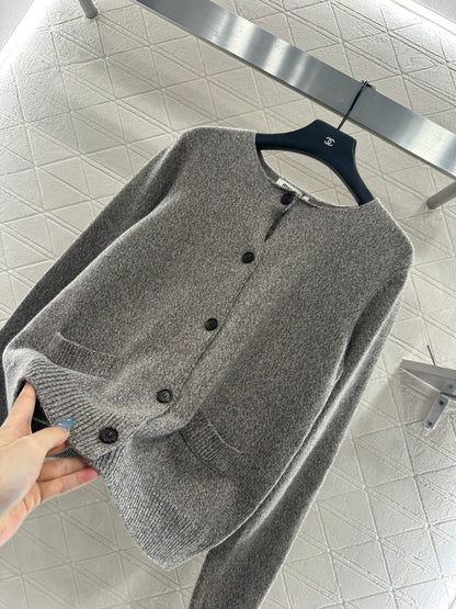 Mi 25 Knitted wool cardigan