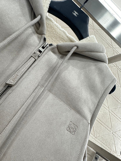 Lo 25 Hooded zip-up vest