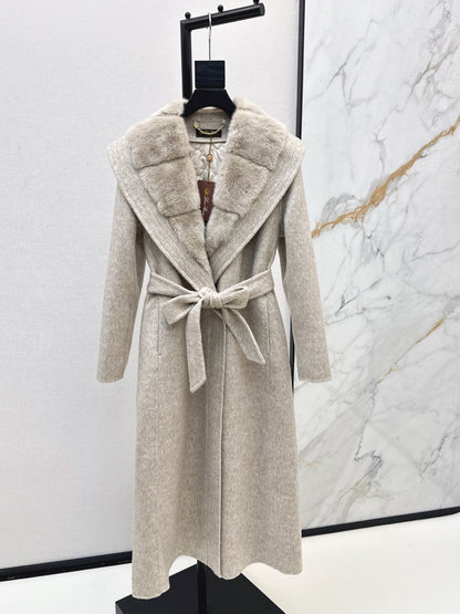 Lor 25 Fake two-piece mink and camel hair long coat