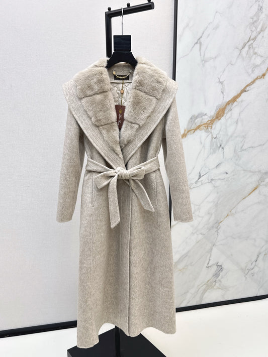 Lor 25 Fake two-piece mink and camel hair long coat