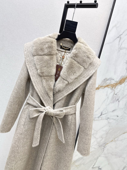 Lor 25 Fake two-piece mink and camel hair long coat