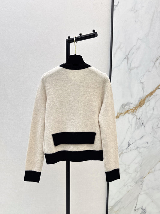 C 25 Round neck multi-pocket cashmere sweater