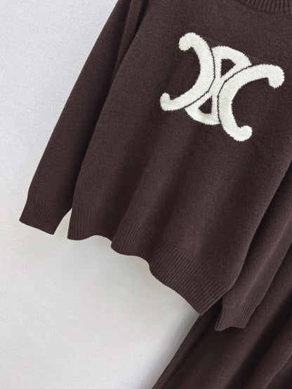 Ce 25 New round neck sweater + elastic waist straight pants