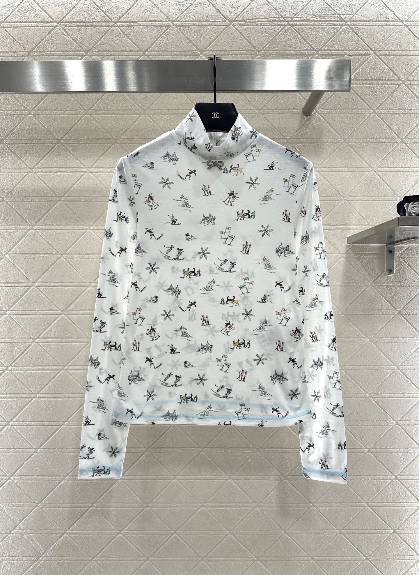 C 25 Ski print, high collar, slim-fit long sleeves