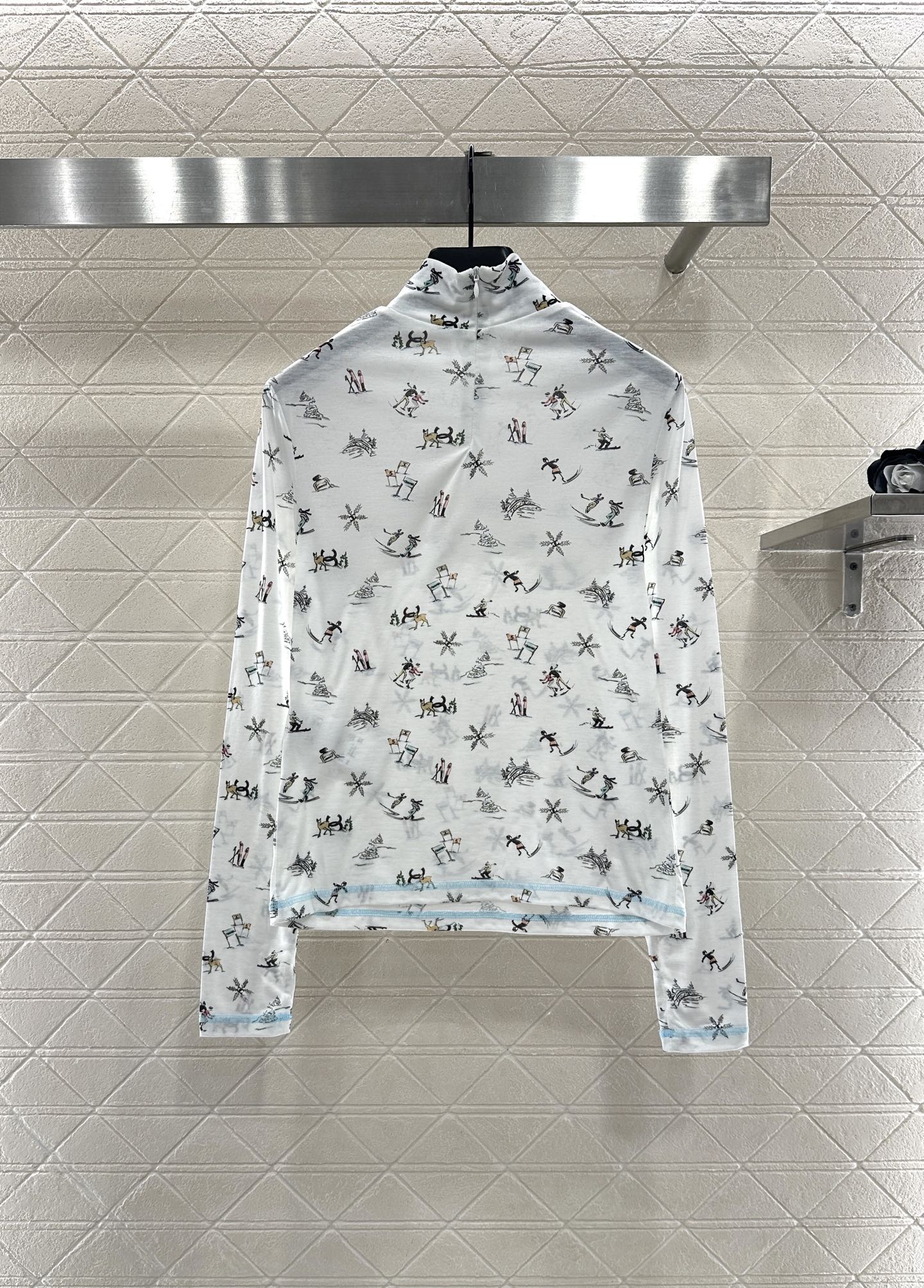 C 25 Ski print, high collar, slim-fit long sleeves
