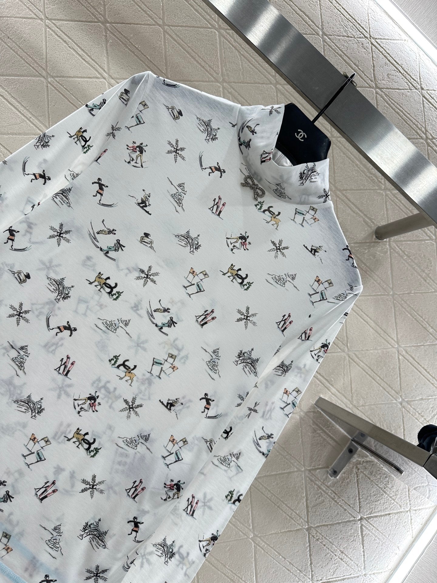 C 25 Ski print, high collar, slim-fit long sleeves