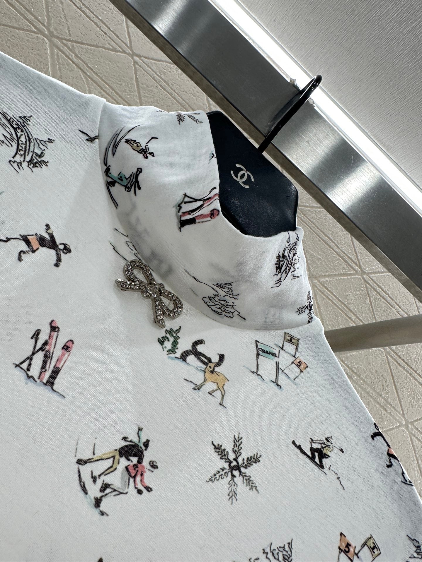 C 25 Ski print, high collar, slim-fit long sleeves