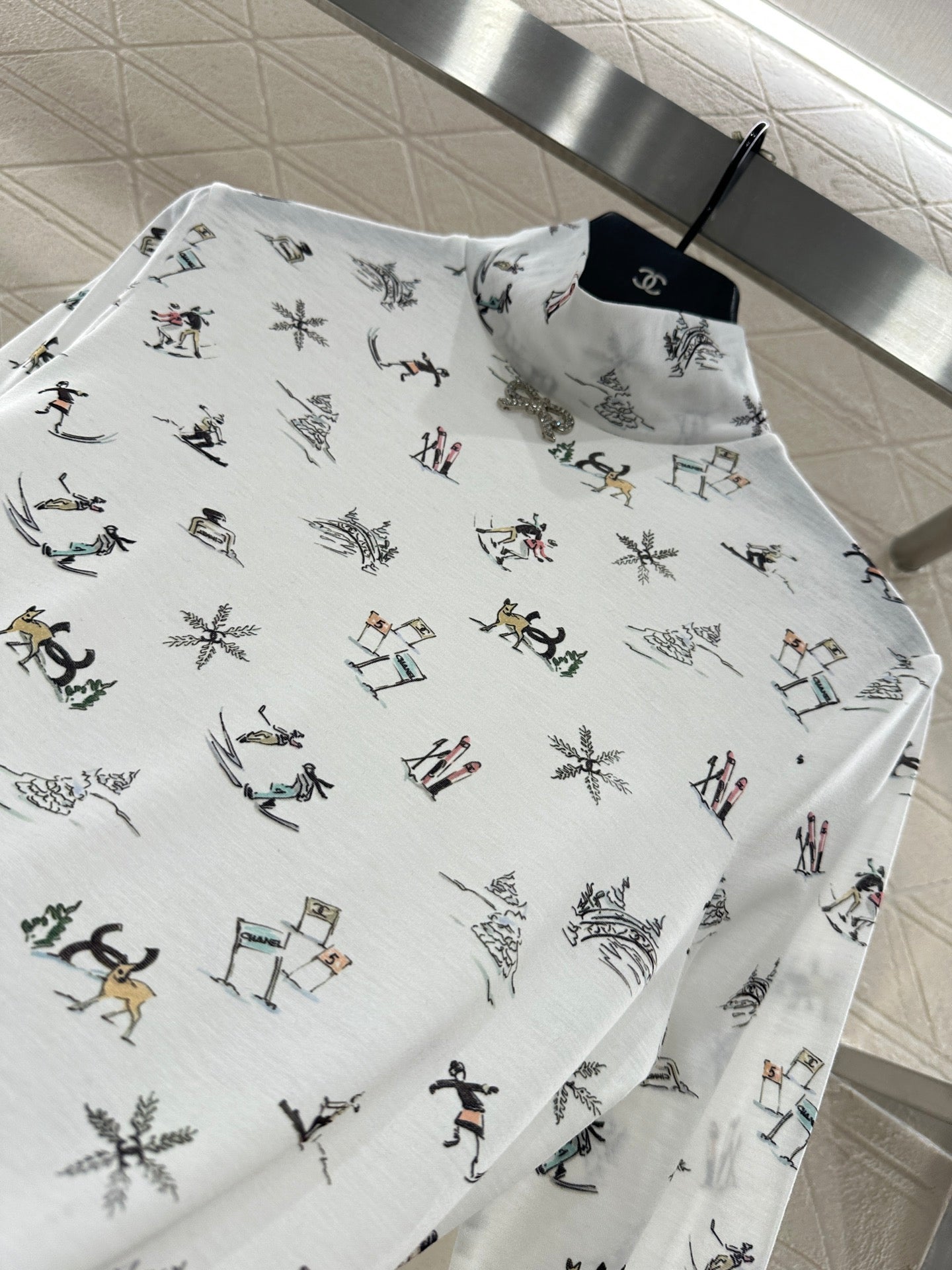 C 25 Ski print, high collar, slim-fit long sleeves