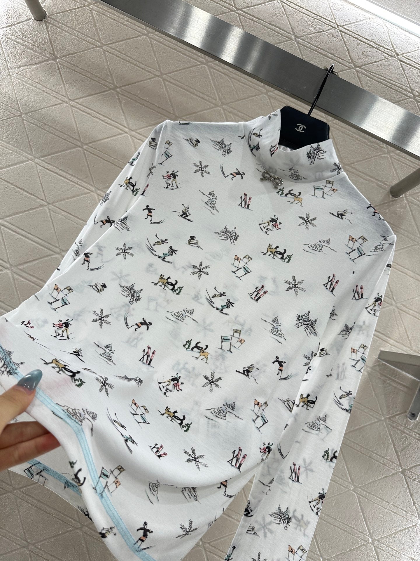 C 25 Ski print, high collar, slim-fit long sleeves
