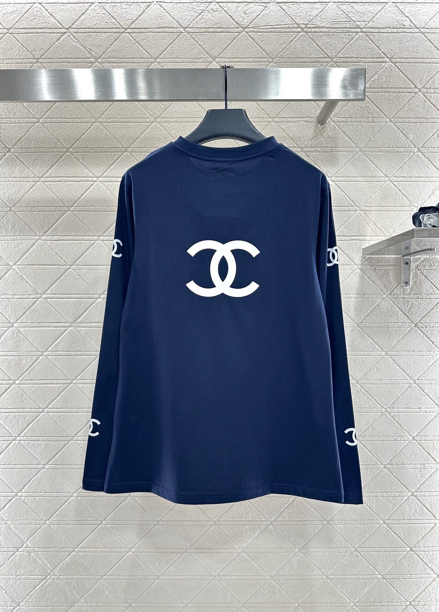 L 25 Loose-fitting logo long sleeves