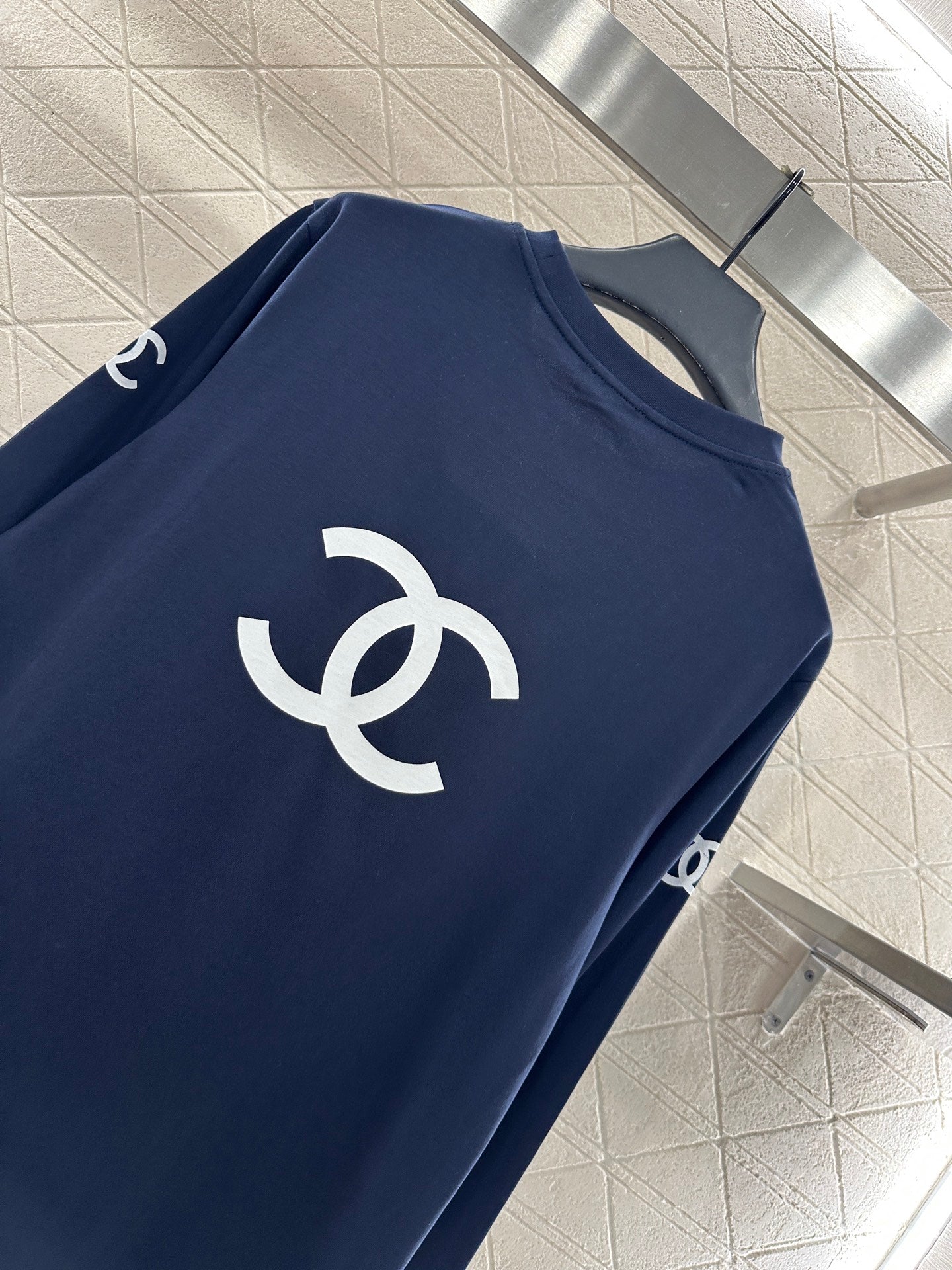 L 25 Loose-fitting logo long sleeves