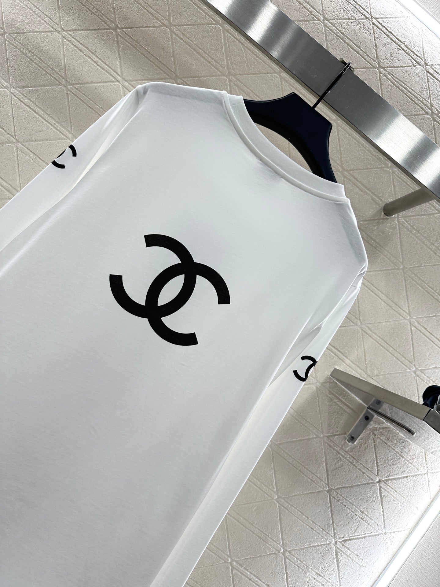 L 25 Loose-fitting logo long sleeves
