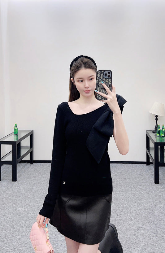 C 25 One-sleeved bow-knit wool top