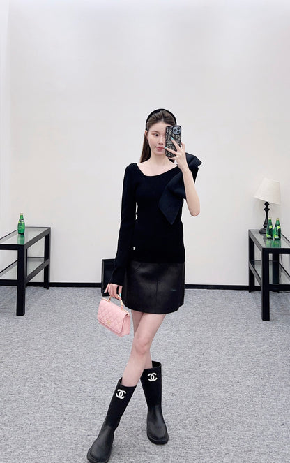 C 25 One-sleeved bow-knit wool top