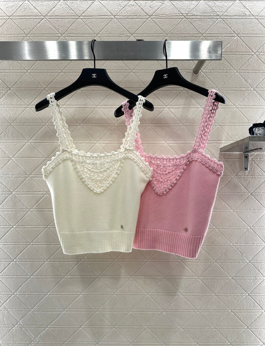 C 25 Lace-knit wool suspenders